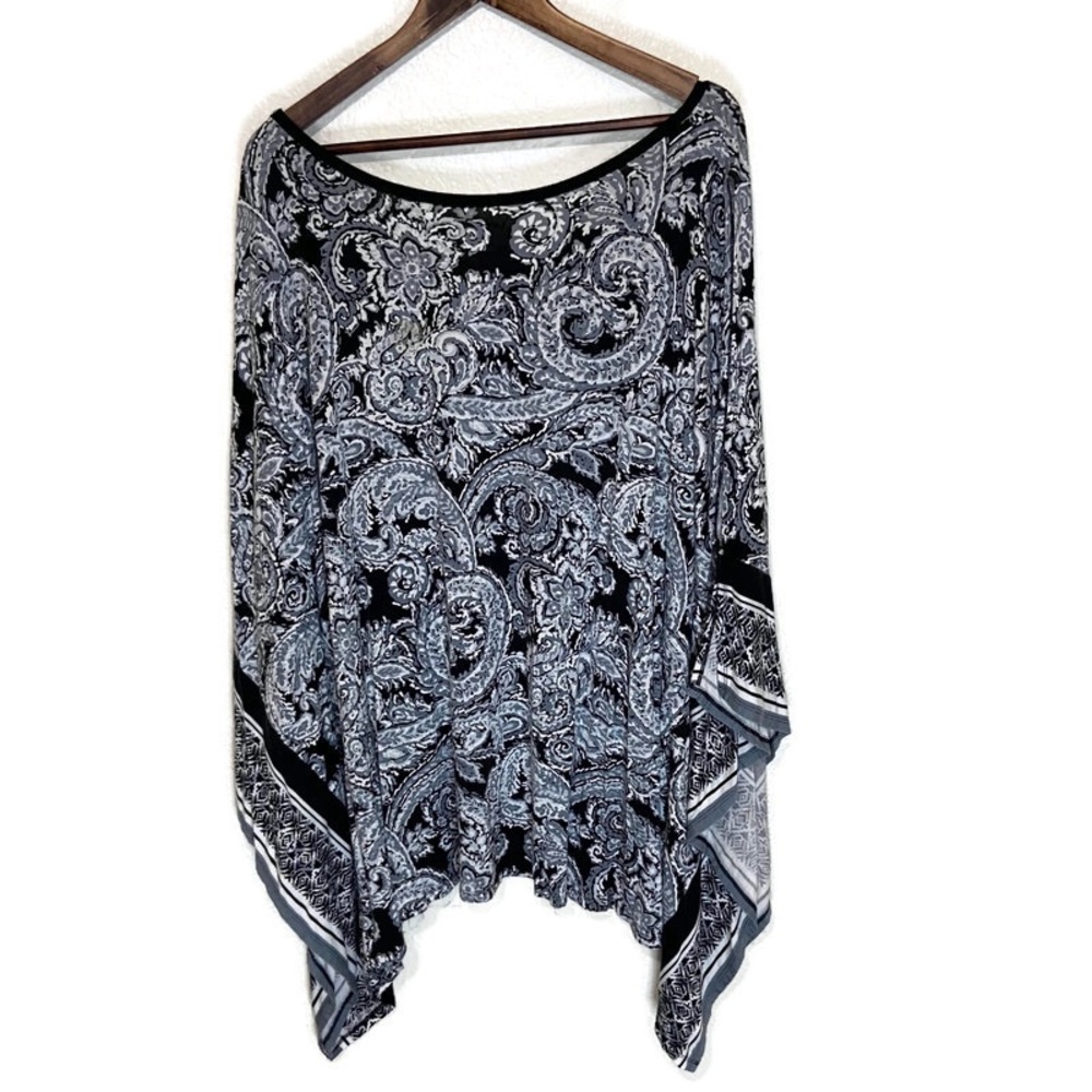 Lane Bryant women’s cape top 26/28 black/white